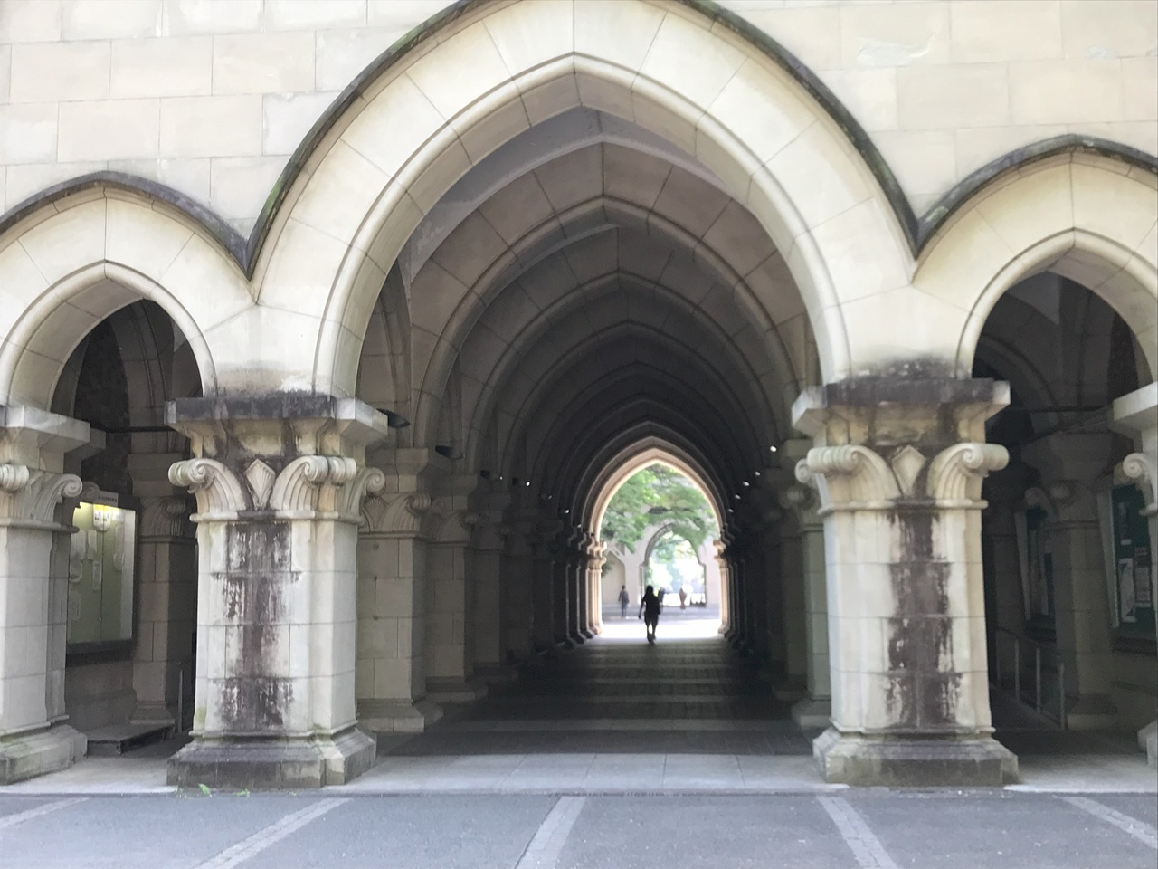 東京大学アカンサス装飾の見られる回廊