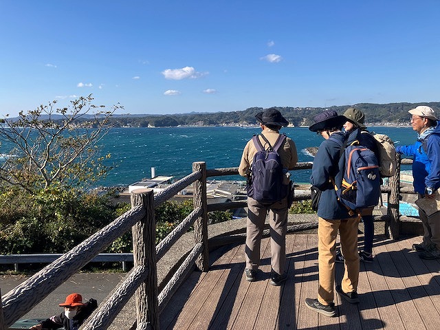 鳴海荘跡地から対岸を望む